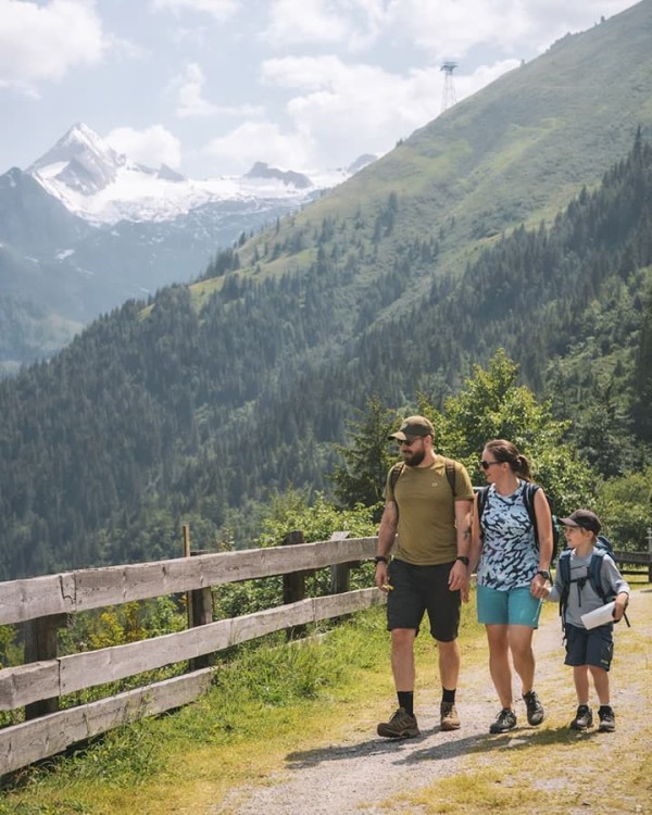 Familienwanderung am Maiskogel mit Panoramablick zum Kitzsteinhorn