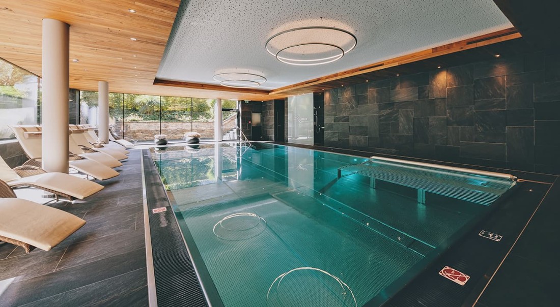 Modernes Hallenbad beim Hotel Kaprunerhof mit Pool in Zell am See-Kaprun